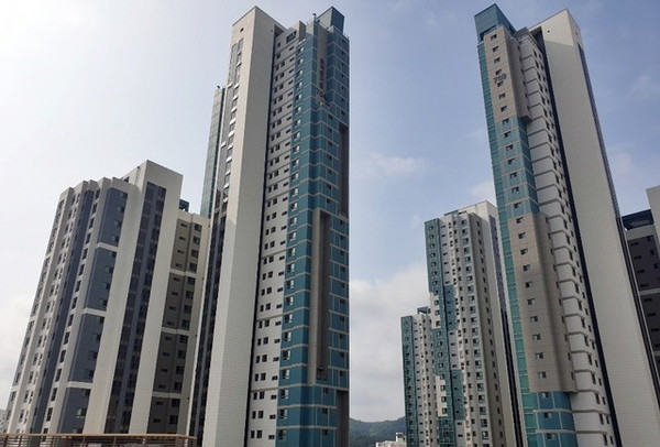 한국부동산원에 따르면 지난 18일 기준 서울 아파트 매매가가 0.09% 상승하며 33주 연속 상승세를 유지하고 있는 것으로 나타났다. [사진=뉴시스]