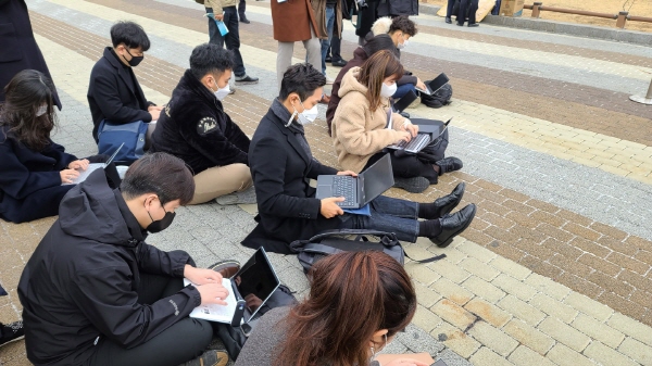 생존의 기로에 선 여행업계의 성명서 발표 현장에 수많은 기자들이 참석해 큰 관심을 나타냈다. 사진=서진수기자