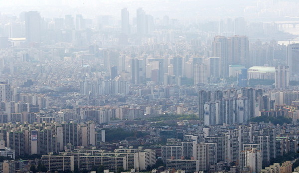 한국부동산원에 따르면 지난 12일 기준 서울 아파트 매매가가 0.07% 상승한 것으로 나타났다. [사진=뉴시스]