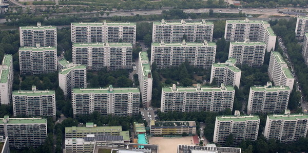 한국부동산원에 따르면 지난 28일 기준 서울 아파트 매매가가 0.12% 상승한 것으로 나타났다. [사진=뉴시스]