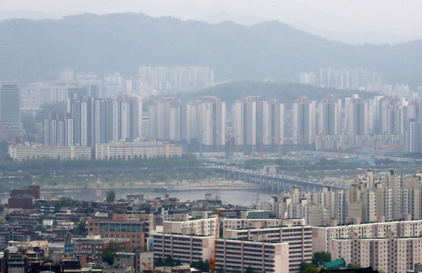 한국부동산원에 따르면 지난달 전국 월간 주택종합 매매가격이 0.96% 상승한 것으로 나타났다. [사진=뉴시스]