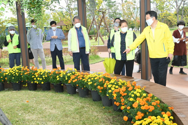 ▲ 안승남 구리시장, 장자호수생태공원 장애인 편의시설 점검