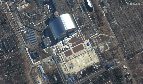 막사 테크놀로지가 지난 10일 촬영한 우크라이나 체르노빌 원자력발전소의 위성 사진 모습. 1986년 체르노빌 원전 참사 현장에 전력을 공급하는 송전선이 보수됐다가 러시아군에 의해 또 다시 파손됐다고 우크라이나 국영 전력회사 우크레네르고가 14일 밝혔다. /뉴시스