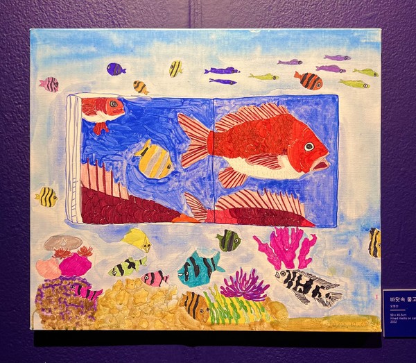 오원찬,바닷 속 물고기들, mixed media on canvas, 53×45.5cm,2022, 사진 최이연 기자