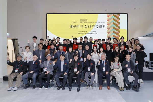 KCC글라스는 '제35회 2023 대한민국 실내건축대전' 시상식을 성황리에 개최했다고 15일 밝혔다. (사진=KCC글라스)