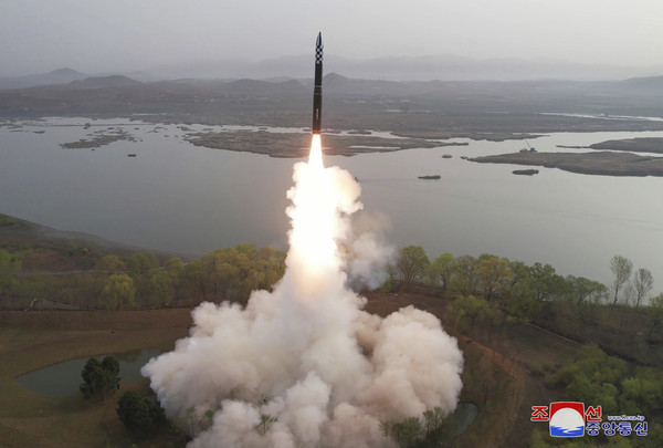 북한의 '화성-18호' 시험발사
