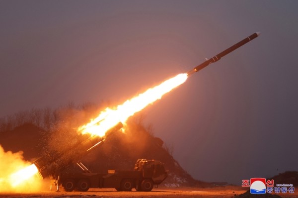북한이 지난 30일 조선 서해상에서 전략순항미사일 '화살-2형' 발사 훈련을 진행했다고 조선중앙통신이 31일 보도했다.