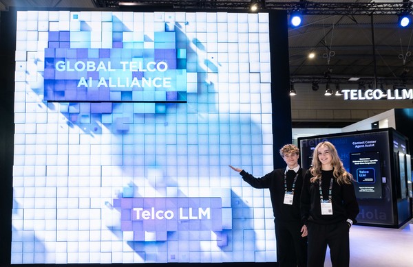 SK텔레콤은 26일(현지시각) 스페인 바르셀로나에서 열리는 MWC24에서 유럽, 중동, 아시아의 대표 통신사 최고 경영진들과 만나 인공지능(AI) 기술 공동 개발 및 사업 협력을 수행할 합작법인(Joint Venture)을 설립하겠다고 밝혔다.(사진=SKT)