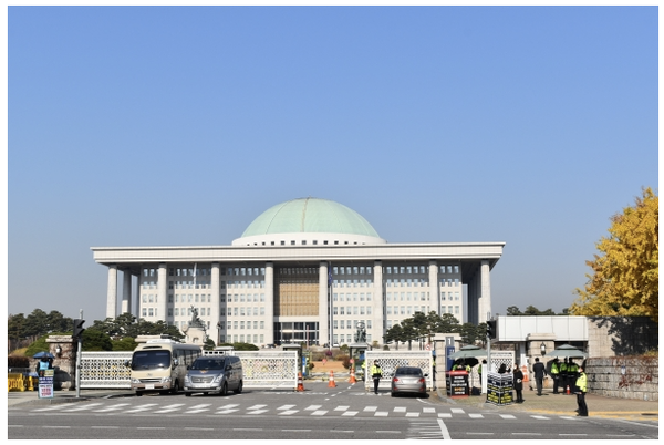 서울 영등포구 여의도에 있는 국회의사당 전경.