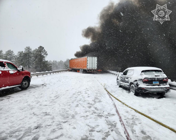 ▲그랜드캐니언~라스베이거스 40번 주간고속도로에서 지난 13일 다중 추돌사고가 발생한 모습. (사진=애리조나 공공안전부) 