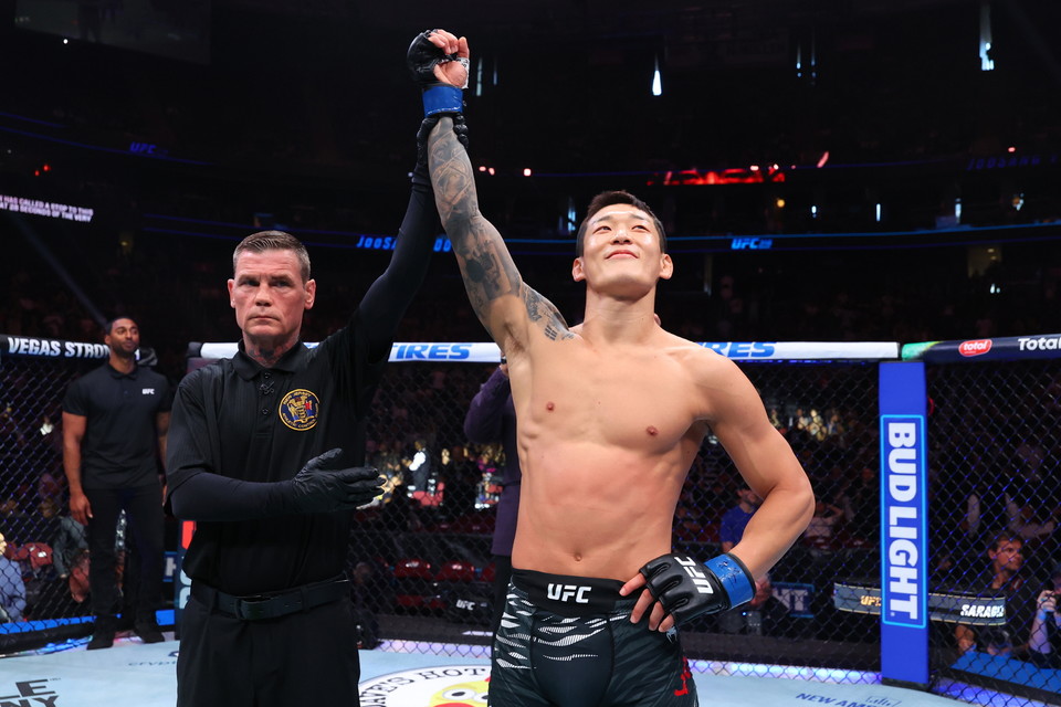 ▲ UFC 데뷔전 승리한 유주상 / 사진 제공=UFC