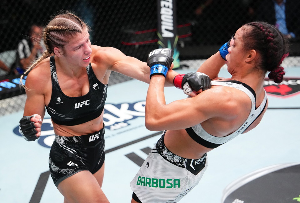 ▲ 미란다 매버릭 vs 지오니 바르보자 / 사진 제공=UFC