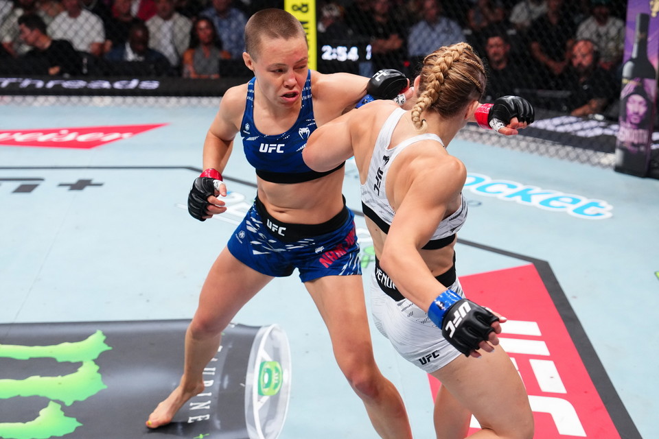 ▲ 로즈 나마유나스 vs 미란다 매버릭 / 사진 제공=UFC