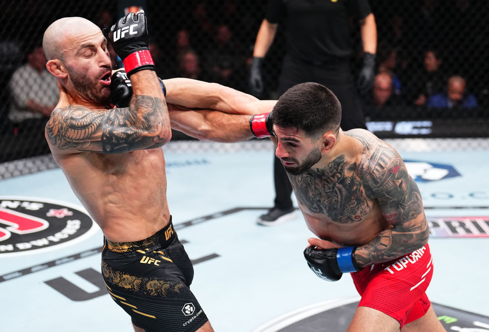 ▲ 일리아 토푸리아 vs 알렉산더 볼카노프스키 / 사진 제공=UFC