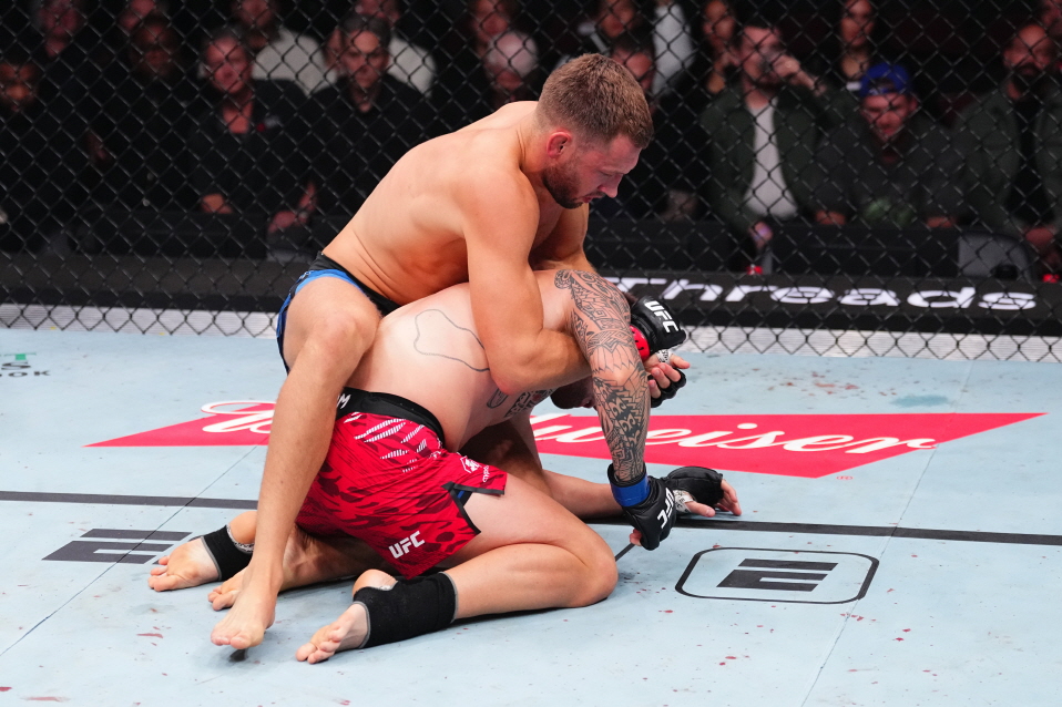 ▲ 레이니어 더 리더 vs 브렌던 앨런 / 사진 제공=UFC