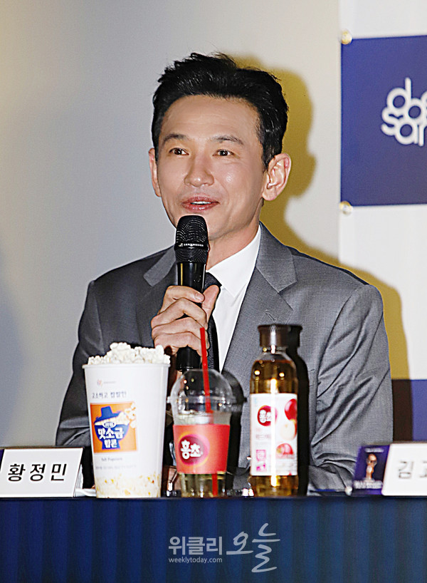 ▲ 제46회 청룡영화상 핸드프린팅 행사에서 배우 황정민이 인사말을 하고 있다. / 사진=양용은 기자