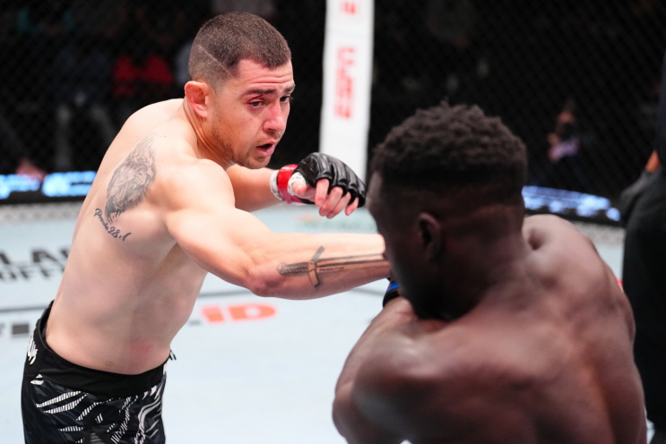 ▲ 스티브 가르시아 vs 데이비드 오나마 / 사진 제공=UFC