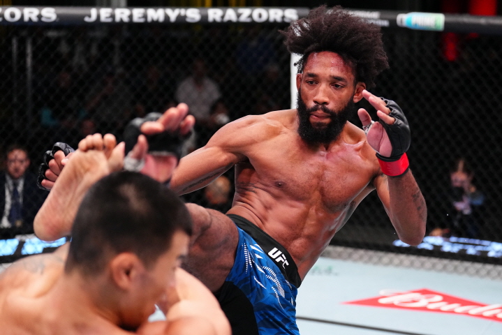 ▲ 필 로 vs 고석현 / 사진 제공=UFC