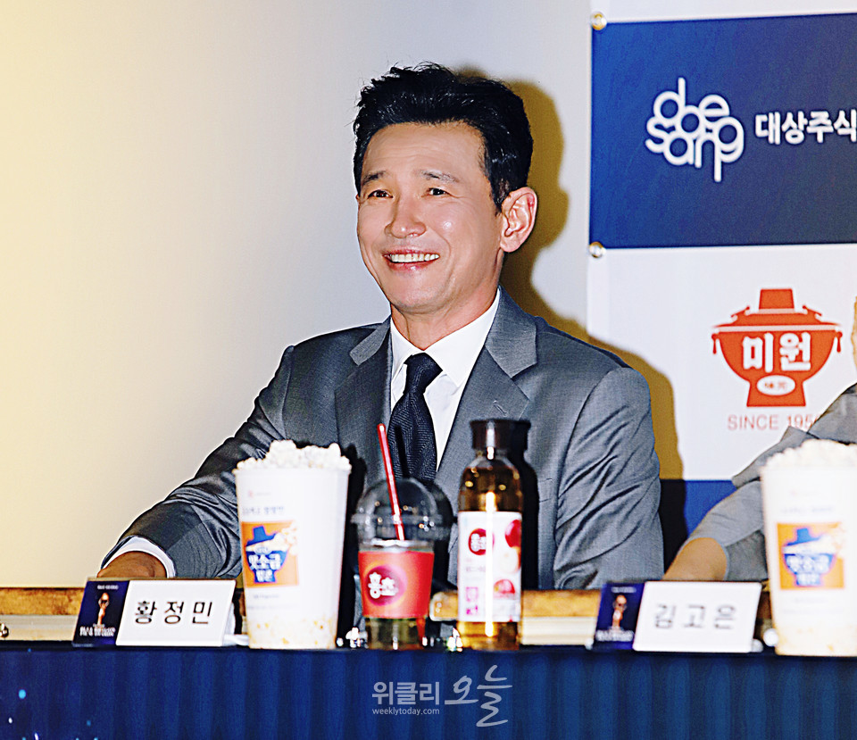 ▲ 제46회 청룡영화상 핸드프린팅 행사에서 배우 황정민 / 사진=양용은 기자