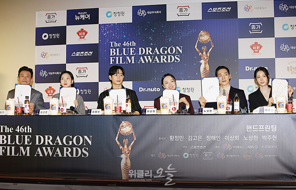 ▲ 제46회 청룡영화상 핸드프린팅 행사에서 배우 황정민(왼쪽부터), 김고은, 정해인, 이상희, 노상현, 박주현 / 사진=양용은 기자