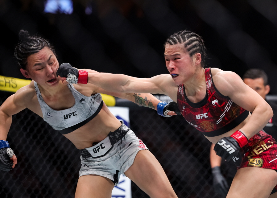 ▲ 장웨일리 vs 옌샤오난 / 사진 제공=UFC