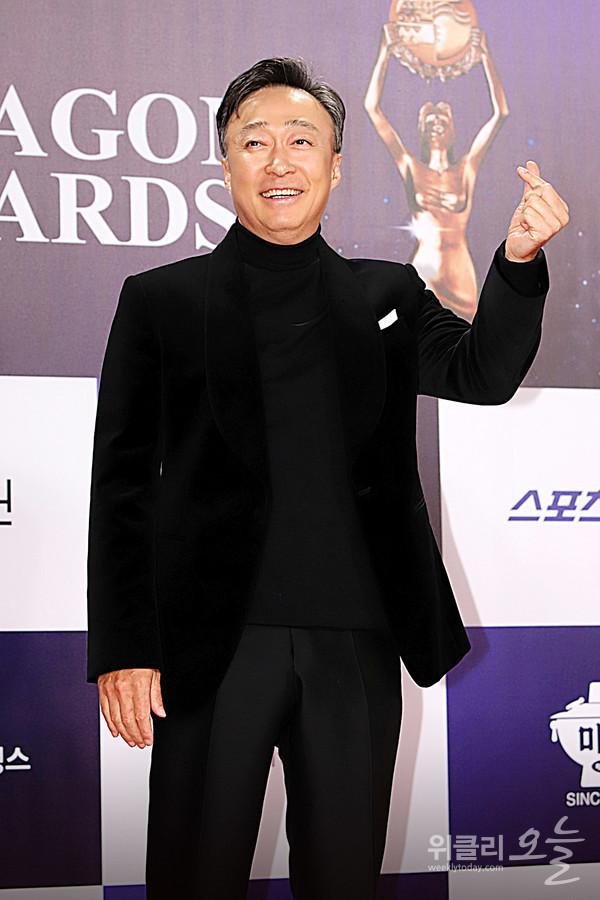 ▲ 제46회 청룡영화상 시상식 레드카펫 행사에서 배우 이성민 / 사진=양용은 기자