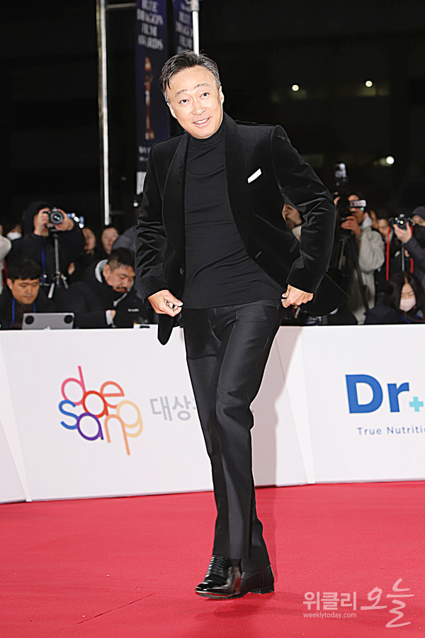 ▲ 제46회 청룡영화상 시상식 레드카펫 행사에서 배우 이성민 / 사진=양용은 기자