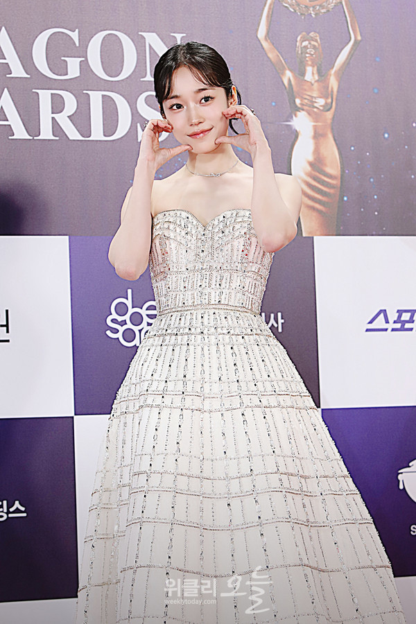 ▲ 제46회 청룡영화상 시상식 레드카펫 행사에서 배우 노윤서 / 사진=양용은 기자