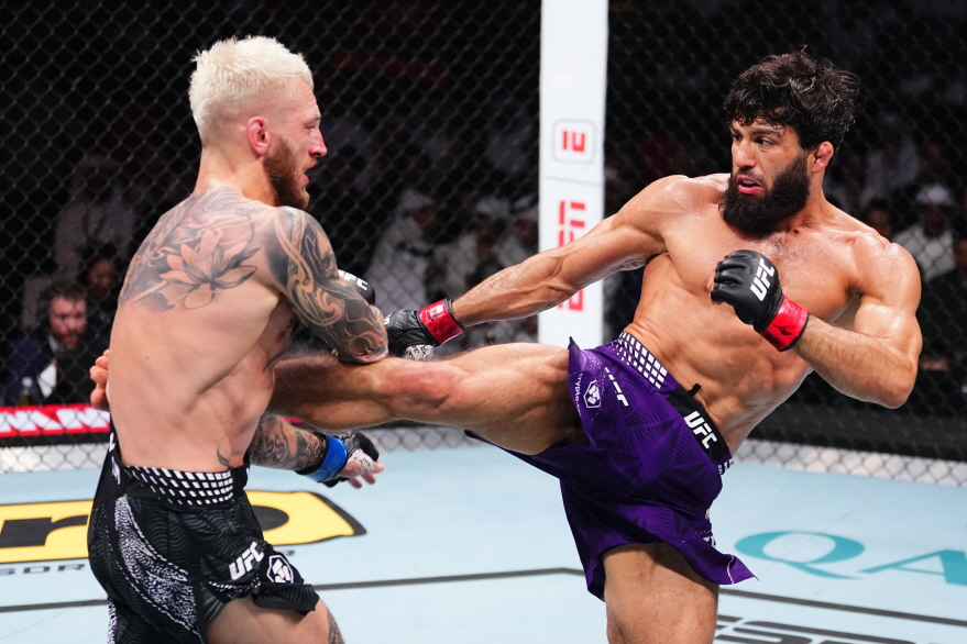 ▲ 아르만 사루키안 vs 댄 후커 / 사진 제공=UFC