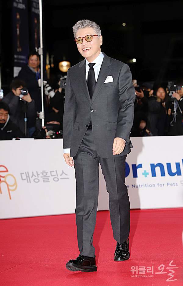 ▲ 제46회 청룡영화상 시상식 레드카펫 행사에 참석한 배우 권해효가 입장하고 있다. / 사진=양용은 기자