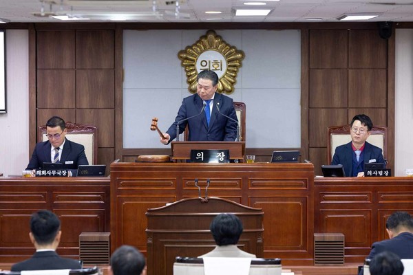 ▲강형구 의장이 25일 제291회 제2차 정례회 개회를 선언 하고 있다./순천시의회 제공