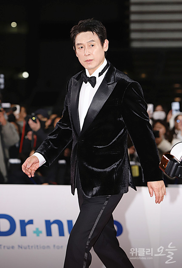 ▲ 제46회 청룡영화상 시상식 레드카펫 행사에서 배우 설경구 / 사진=양용은 기자