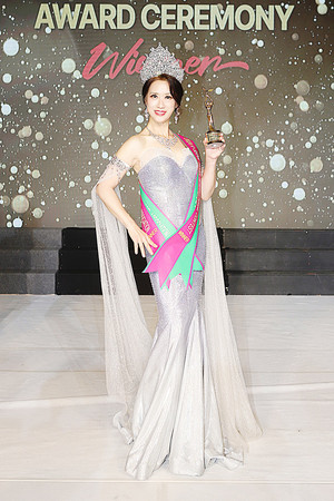 WT포토] 배명혜, '2024 K-서울모델 세계대회' 클래식 부문 '퀸' 수상 ..., image size:300x450