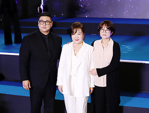 [WT포토] 허명행-김해숙-김희원, '<b>북극성</b>' <b>쇼케이스</b> 포토타임