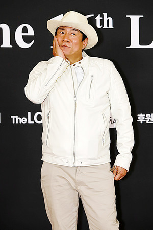 [WT포토] 쿨 김성수, '남자의 향기' (LBMA 2026) - 뉴스 썸네일 이미지